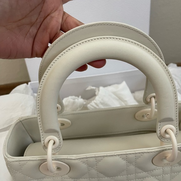 Lady Dior Ultra Matte white medium - Picture 6 of 16